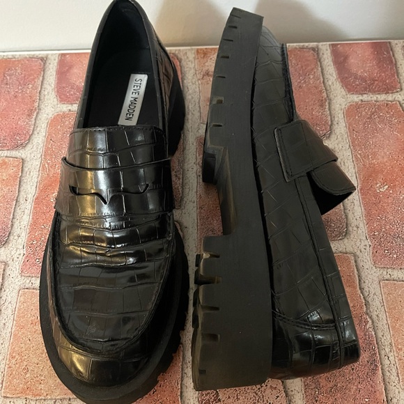 Women's Steve Madden Black Loafers with Chunky Sole Size 10 - Picture 2 of 4